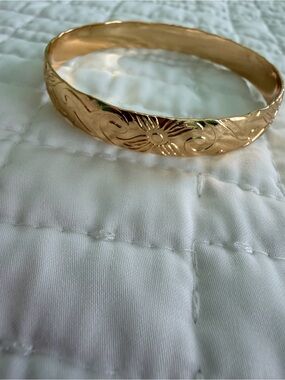 Gold Floral Engraved Bangle Bracelet - Polished Women's Jewelry